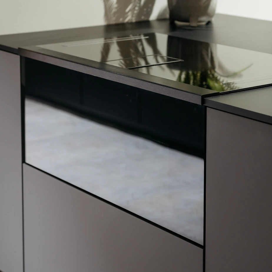 Module cuisson 3 en 1 : four, plaque de cuisson, hotte.